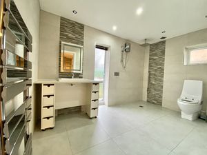 En-Suite Wet Room- click for photo gallery